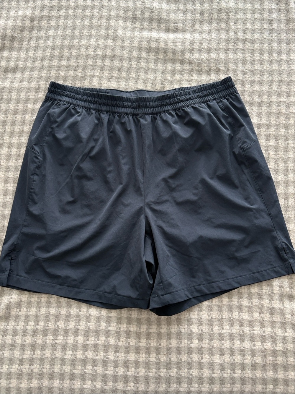 PELOTON BLACK LINED RUNNING WORKOUT SHORTS MENS MEDIUM